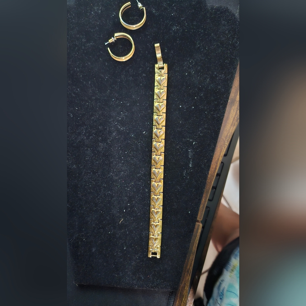 Gold Tone Heart Bracelet